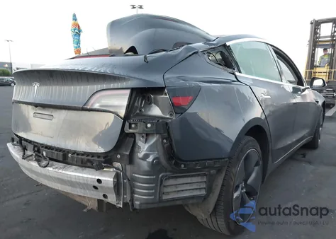 2019 Tesla Model 3 Long Range/Mid Range/Standard Range/Standard Range Plus z USA, uszkodzony, nr VIN 5YJ3E1EAXKF312546